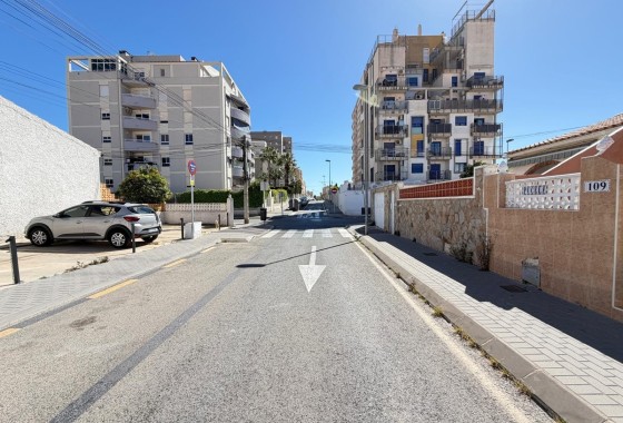 Herverkoop - Rijhuis -
Torrevieja - Nueva Torrevieja