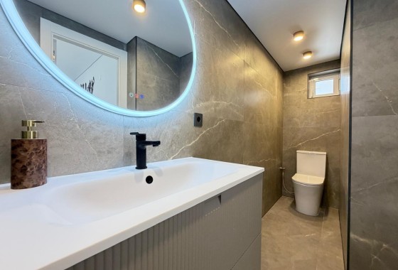 Venta - Apartamento / Piso -
Torrevieja - Punta Prima