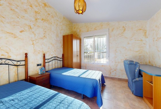 Venta - Finca / Casa de campo -
Orihuela