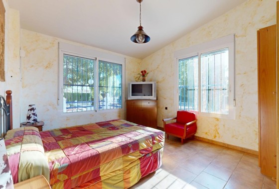 Venta - Finca / Casa de campo -
Orihuela