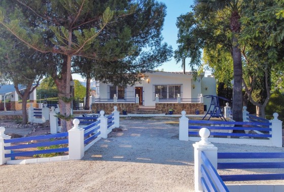 Venta - Finca / Casa de campo -
Orihuela