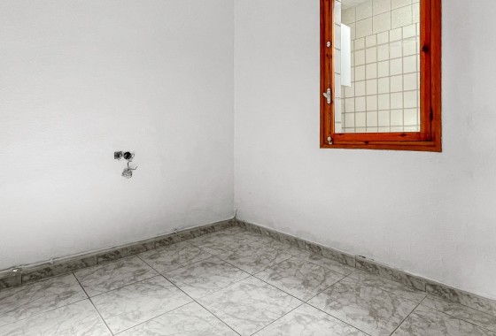 Herverkoop - Rijhuis -
Torrevieja - La Siesta - El Salado -  Torreta