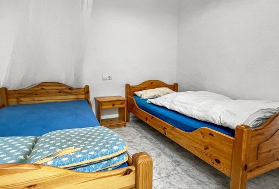 Herverkoop - Rijhuis -
Torrevieja - La Siesta - El Salado -  Torreta