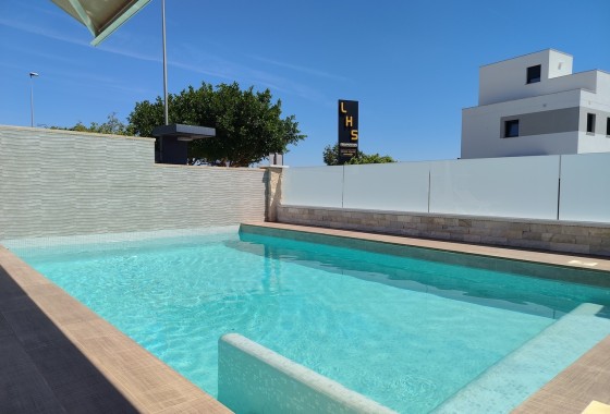 Herverkoop - Vrijstaande Villa -
San Miguel de Salinas - Inland