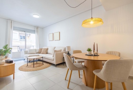 Herverkoop - Appartement / Flat -
Torrevieja - Las calas