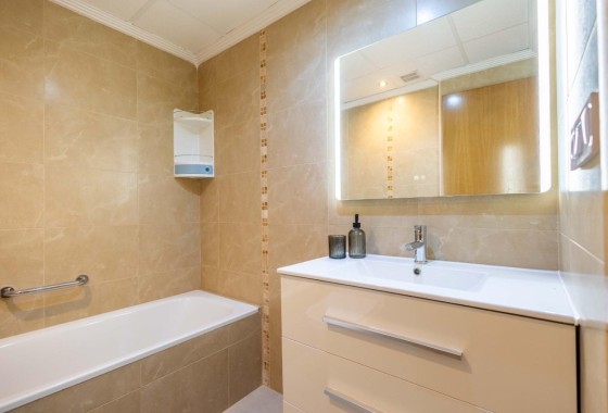 Herverkoop - Appartement / Flat -
Torrevieja - Las calas