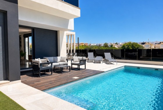 Herverkoop - Finca / Landhuis -
Orihuela Costa