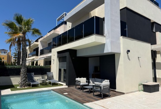 Herverkoop - Finca / Landhuis -
Orihuela Costa