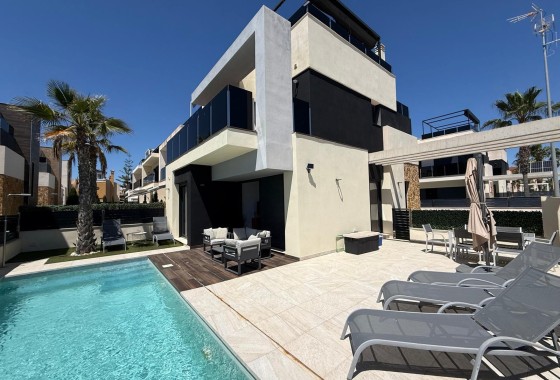 Herverkoop - Finca / Landhuis -
Orihuela Costa