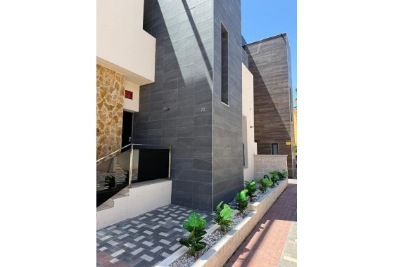 Herverkoop - Finca / Landhuis -
Orihuela Costa