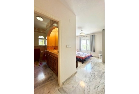 Venta - Chalet Independiente -
Orihuela Costa - Las Ramblas Golf