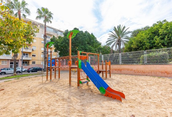 Herverkoop - Appartement / Flat -
Torrevieja - Estacion de autobuses