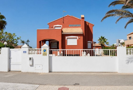 Sprzedaż - Willa wolnostojąca -
La Manga del Mar Menor - La Manga