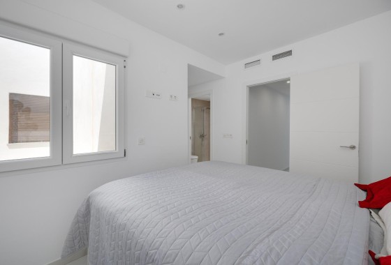 Herverkoop - Rijhuis -
Torrevieja - Los Balcones