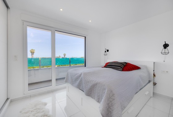 Herverkoop - Rijhuis -
Torrevieja - Los Balcones
