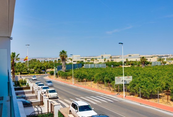 Herverkoop - Rijhuis -
Torrevieja - Los Balcones