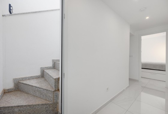Herverkoop - Rijhuis -
Torrevieja - Los Balcones