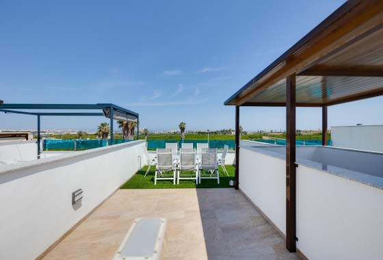 Herverkoop - Rijhuis -
Torrevieja - Los Balcones
