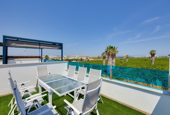 Herverkoop - Rijhuis -
Torrevieja - Los Balcones