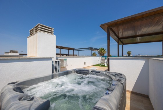 Herverkoop - Rijhuis -
Torrevieja - Los Balcones