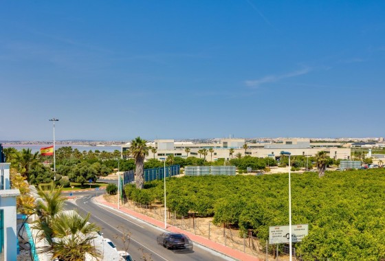 Herverkoop - Rijhuis -
Torrevieja - Los Balcones