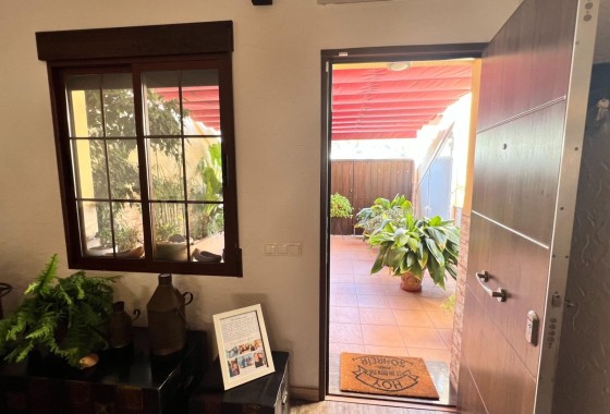 Herverkoop - Rijhuis -
Torrevieja - Los Balcones