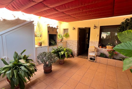Herverkoop - Rijhuis -
Torrevieja - Los Balcones