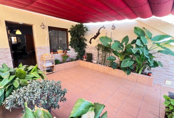 Herverkoop - Rijhuis -
Torrevieja - Los Balcones