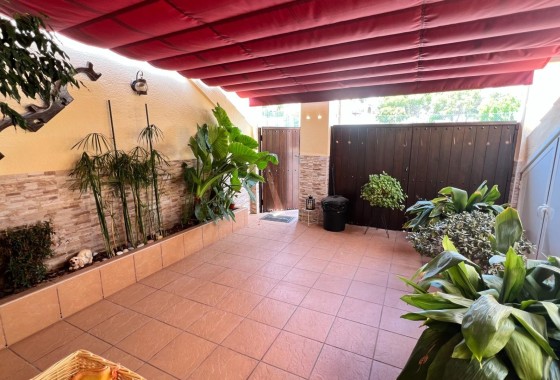 Herverkoop - Rijhuis -
Torrevieja - Los Balcones