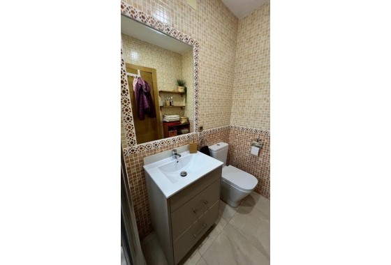 Herverkoop - Rijhuis -
Torrevieja - Los Balcones