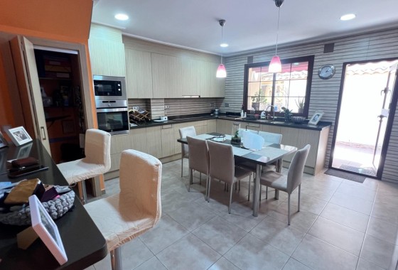 Herverkoop - Rijhuis -
Torrevieja - Los Balcones