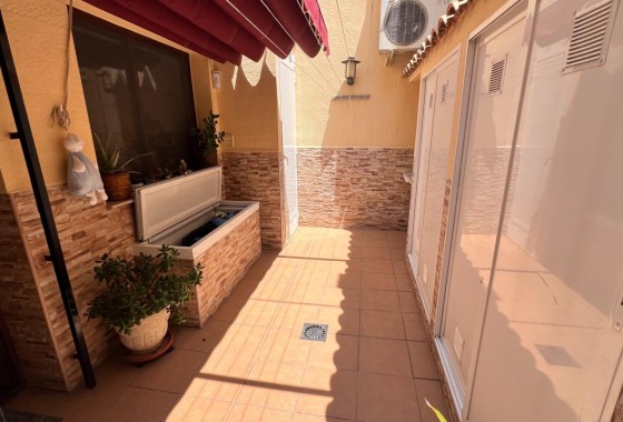 Herverkoop - Rijhuis -
Torrevieja - Los Balcones