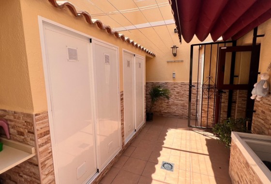 Herverkoop - Rijhuis -
Torrevieja - Los Balcones