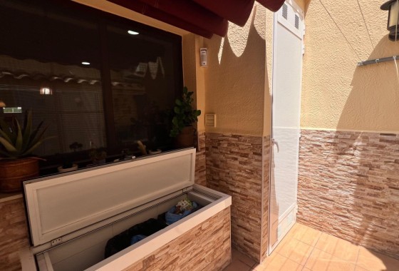Herverkoop - Rijhuis -
Torrevieja - Los Balcones