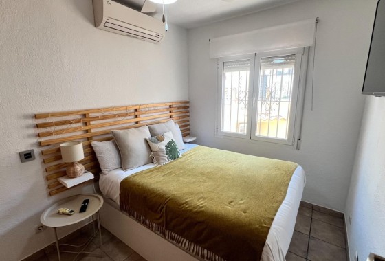 Herverkoop - Rijhuis -
Torrevieja - Los Balcones