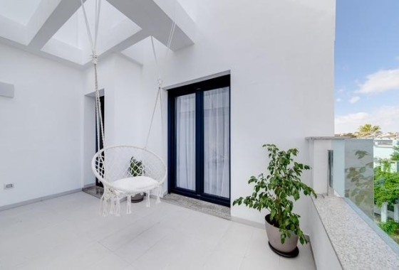 Herverkoop - Rijhuis -
Orihuela Costa - Las Filipinas