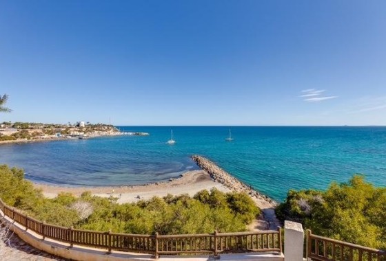 Herverkoop - Rijhuis -
Orihuela Costa - Las Filipinas