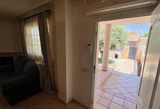 Herverkoop - Halfvrijstaande villa -
Torrevieja - Aguas Nuevas