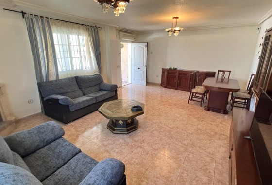 Herverkoop - Halfvrijstaande villa -
Torrevieja - Aguas Nuevas
