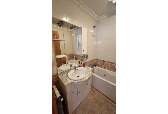 Herverkoop - Halfvrijstaande villa -
Torrevieja - Aguas Nuevas
