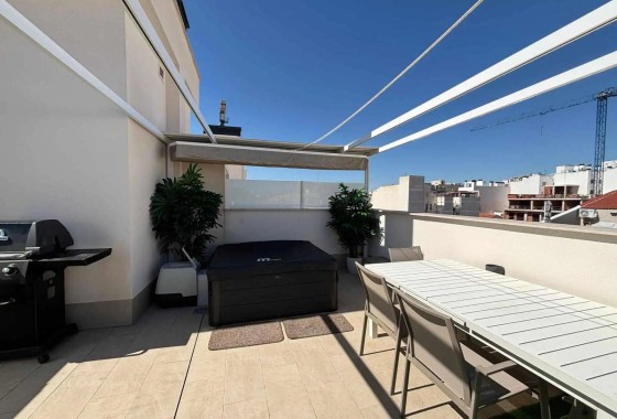 Herverkoop - Appartement / Flat -
Torrevieja - Las Piscinas Naturales