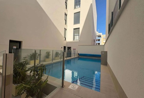 Herverkoop - Appartement / Flat -
Torrevieja - Las Piscinas Naturales