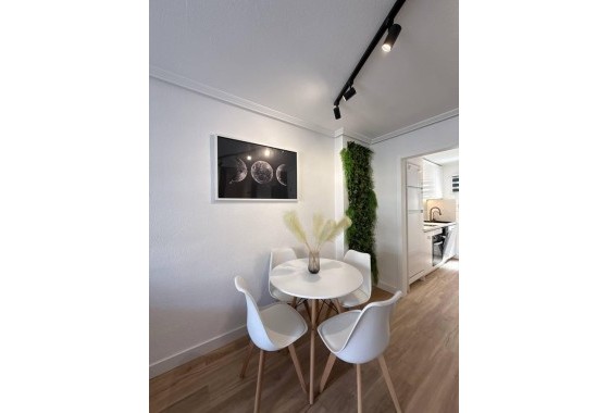 Herverkoop - Appartement / Flat -
Torrevieja - Playa del Cura