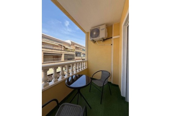 Herverkoop - Appartement / Flat -
Torrevieja - Playa del Cura