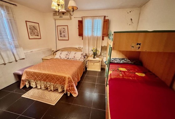 Venta - Finca / Casa de campo -
Guardamar del Segura