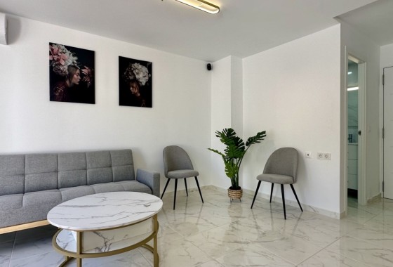 Herverkoop - Rijhuis -
Torrevieja - Los Balcones
