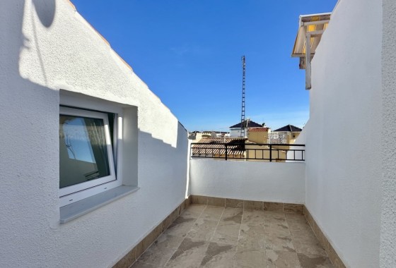 Herverkoop - Rijhuis -
Torrevieja - Los Balcones