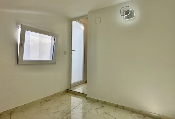 Herverkoop - Rijhuis -
Torrevieja - Los Balcones