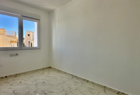 Herverkoop - Rijhuis -
Torrevieja - Los Balcones