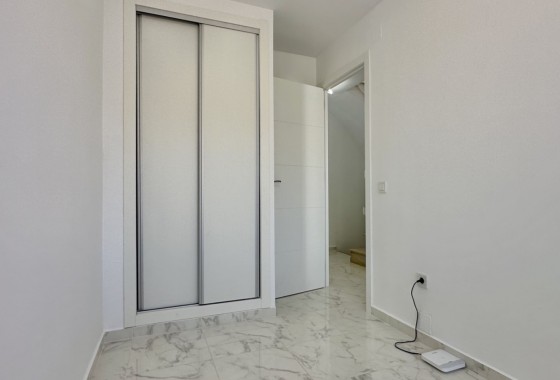 Herverkoop - Rijhuis -
Torrevieja - Los Balcones